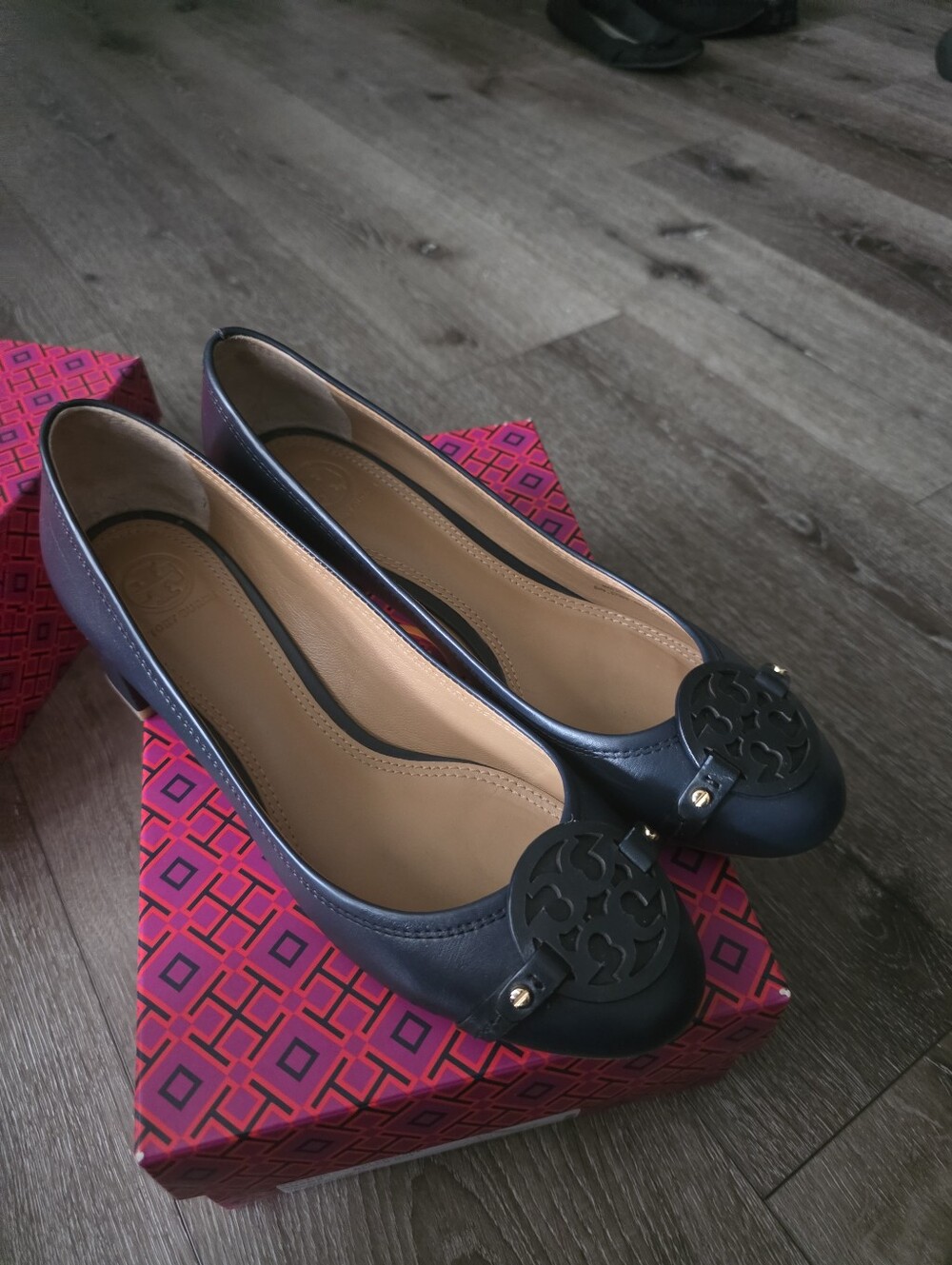 Tory Burch Navy Leather Logo  Heels